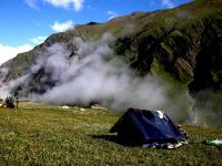 हिमाचल प्रदेशातील बीर गाव तुम्हाला घेवून जातं तुमच्या स्वप्नातल्या गावात. पावसाळ्यात हे गाव चुकवू नकाच! - Marathi News | Never miss experience of beer in himachal pradesh during this mansoon | Latest travel Photos at Lokmat.com